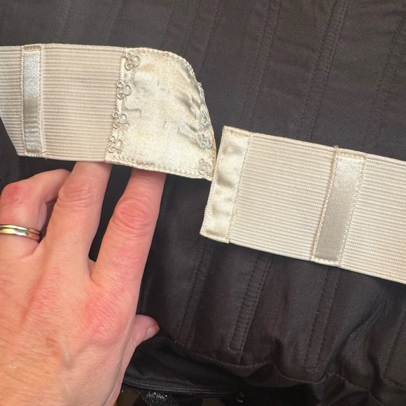 THE CROWN COLLECTION evening gown black sequined gold size 4 formal EUC Pageant - Picture 15 of 17